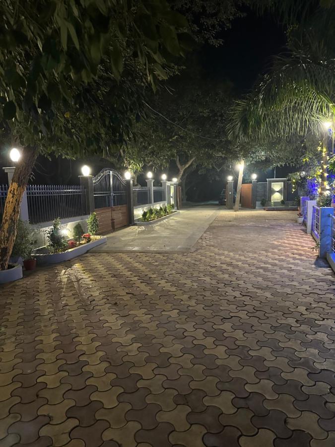 Kaashi Flora Villa Benares Buitenkant foto